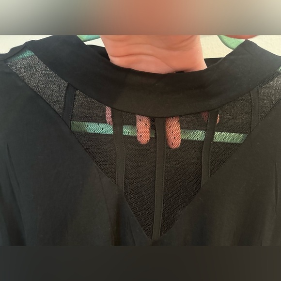 Black Bobeau shirt with fine mesh detail at neck size 2x - Picture 2 of 4